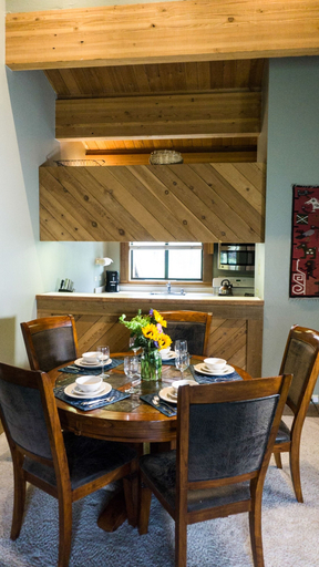 Dining 4, Aspen Grove 3090, Placer