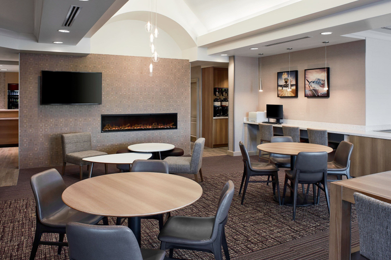 Food & Drinks 4, Residence Inn by Marriott Mississauga - Airport Corporate Centre West, Peel