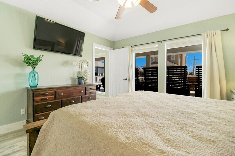 Room 2, Always Sunny 3 Bedroom Home by RedAwning, Galveston