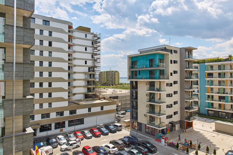 Others 4, Studio Glamorous by White Tower, Navodari