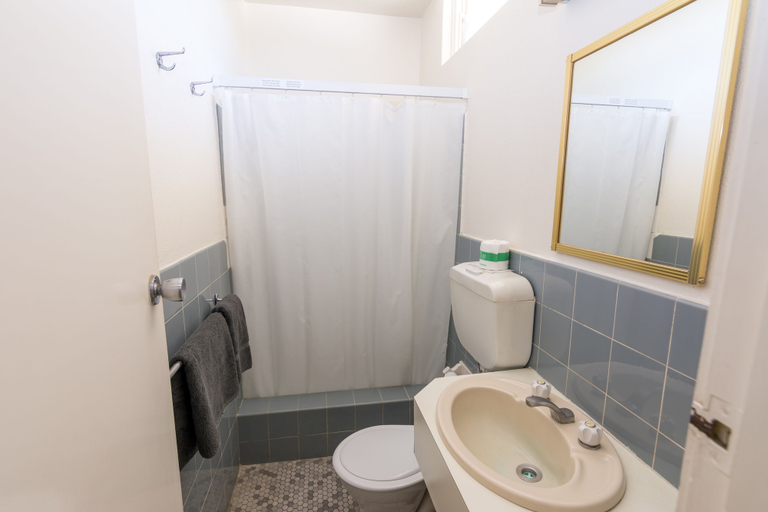 Bathroom 3, Billabong Motel, Gunnedah