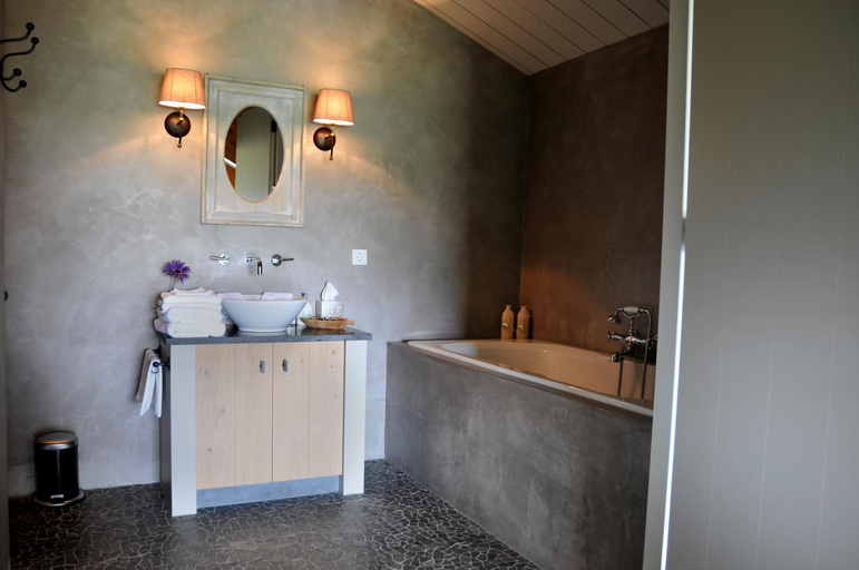 Bathroom 3, Erve 't Hacht, Hardenberg