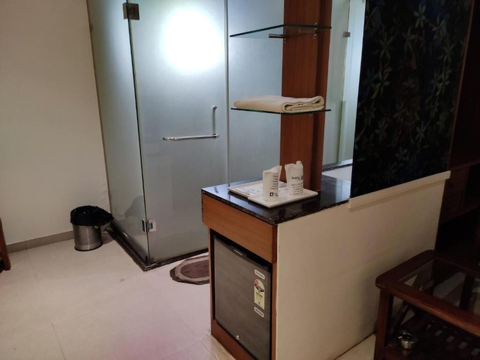 Bathroom 4, Vintage Hotel, Vadodara