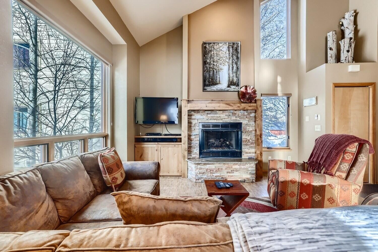 Living room 4, Mountainside 753 3 Bedroom Home by RedAwning, Summit
