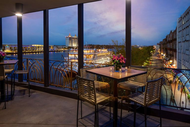 Exterior & Views 13