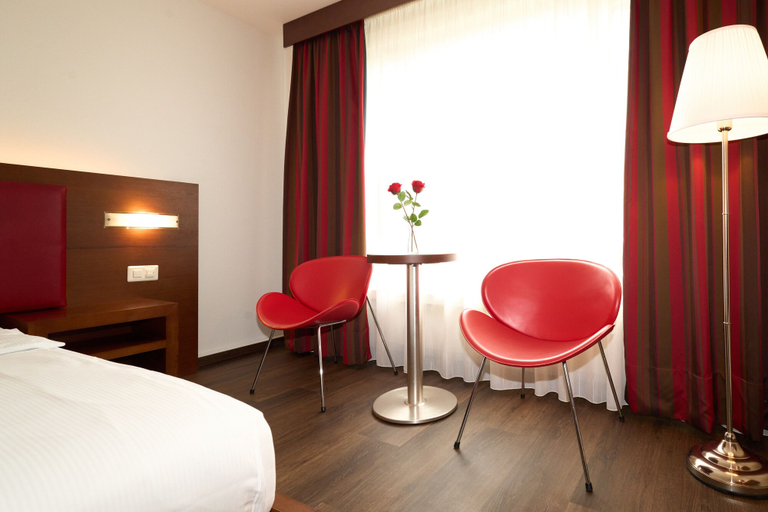 Bedroom 3, Hotel Conti Dietikon, Dietikon