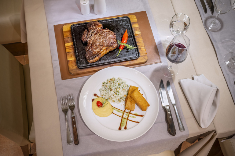 Food & Drinks 15