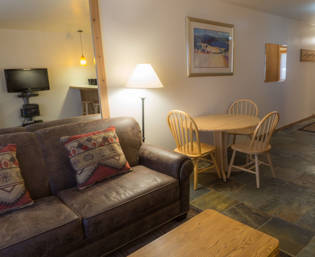 Living area 4, 4025 Ski Trails, Placer