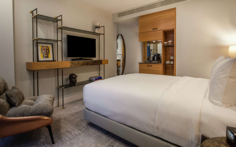 Bedroom 4, Lincoln Plaza London, Curio Collection by Hilton, London