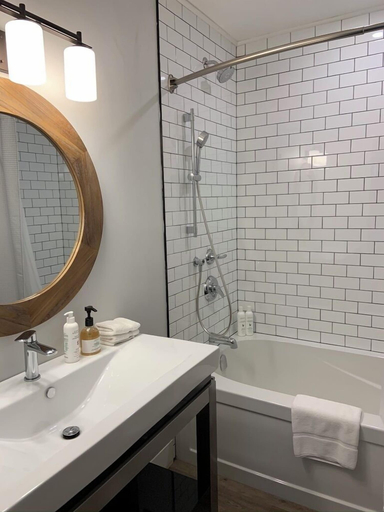 Bathroom 3, South Landing Inn Niagara on the Lake, Niagara