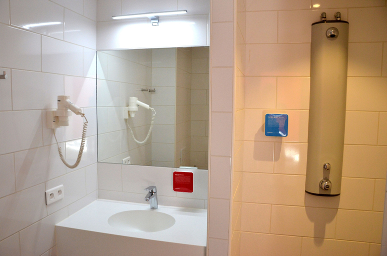 Bathroom 5, Auberge des 3 Fontaines - Hostel, Bruxelles