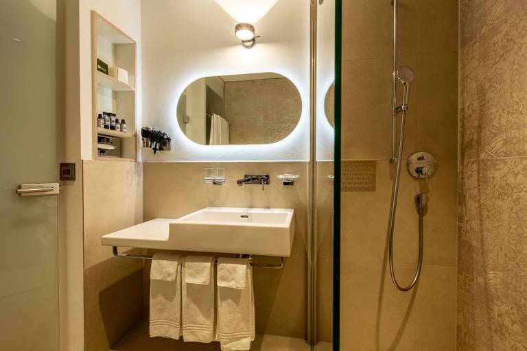 Bathroom 5, Boutique Hotel Bellevue, Interlaken