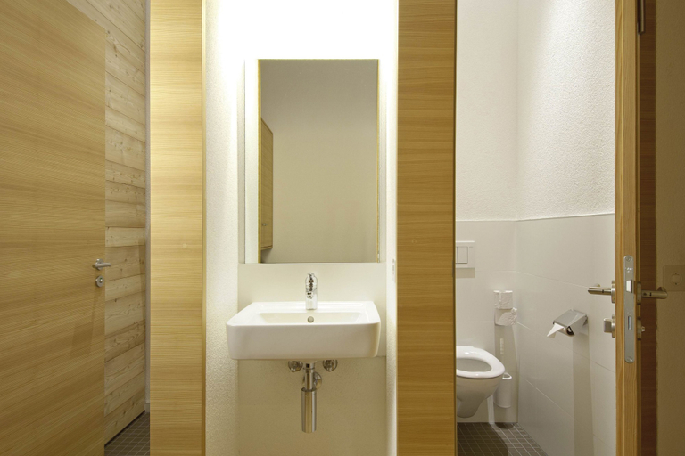 Bathroom 3, Youth Hostel Scuol, Inn