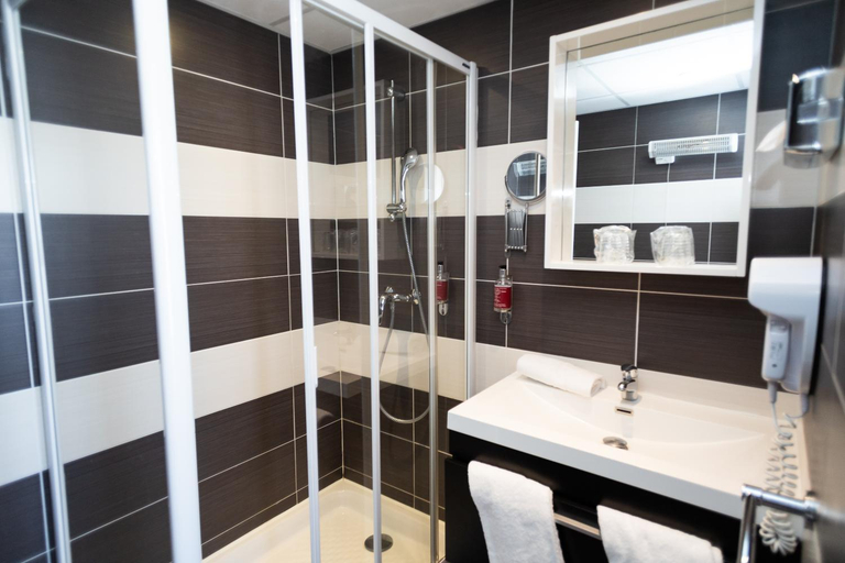 Bathroom 3, ホテル レジーナ & スパ(Hotel Regina & Spa), Pas-de-Calais