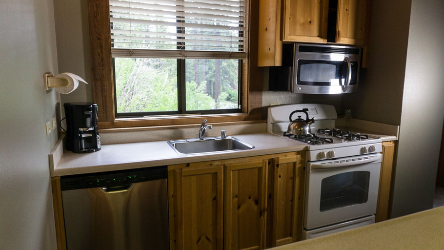 Private kitchen 3, Aspen Grove 3090, Placer