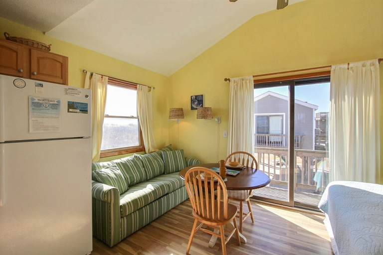 Living area, 40 Hatteras Blew Studio Bedroom Condo by RedAwning, Dare