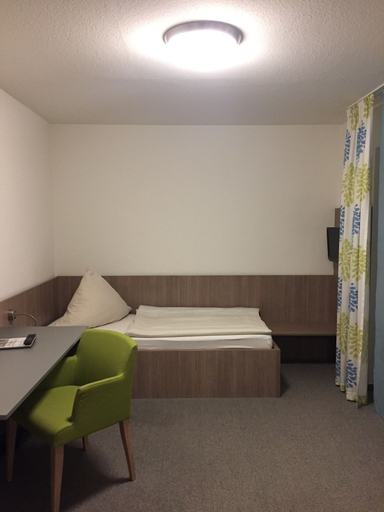 Bedroom 3, Astra Hotel Garni, Rastatt