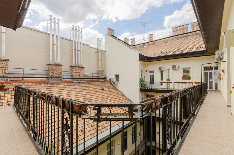 Others 5, Eitan’s guesthouse, Budapesti