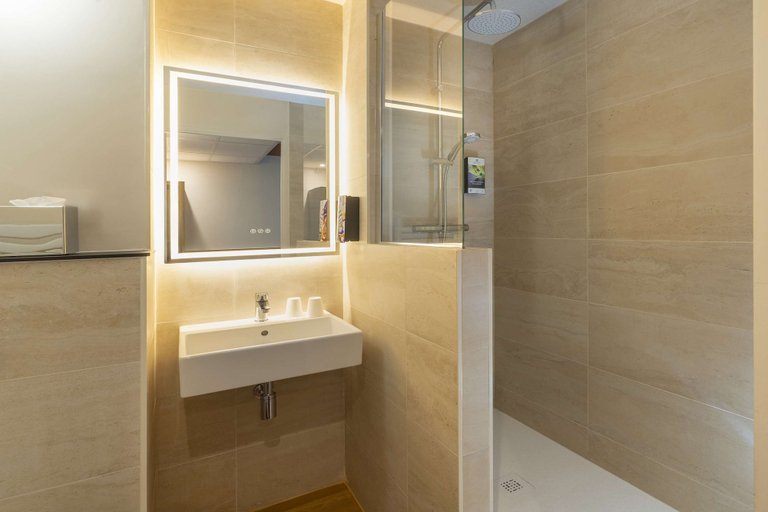 Bathroom 4, Sure Hotel by Best Western Caen Mémorial, Calvados