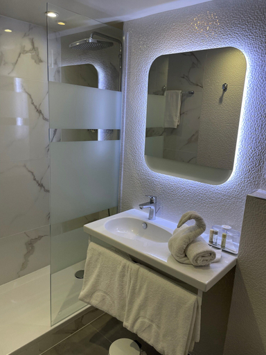 Bathroom 4, Best Western Allegro Nation, Paris