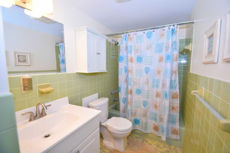 Bathroom 4, Jada 1f - Ocean City, Md 2 Bedroom Apts by RedAwning, Worcester