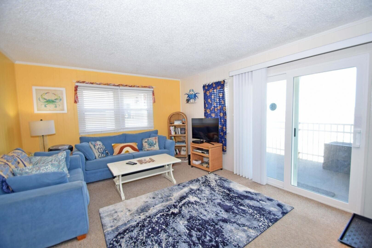 Living area 2, Ocean Manor 1n 3 Bedroom Condo by RedAwning, Worcester