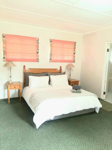 Bedroom 2, The Oaks Hotel, Umgungundlovu
