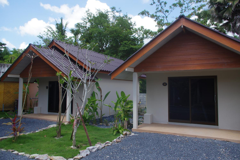 Exterior 5