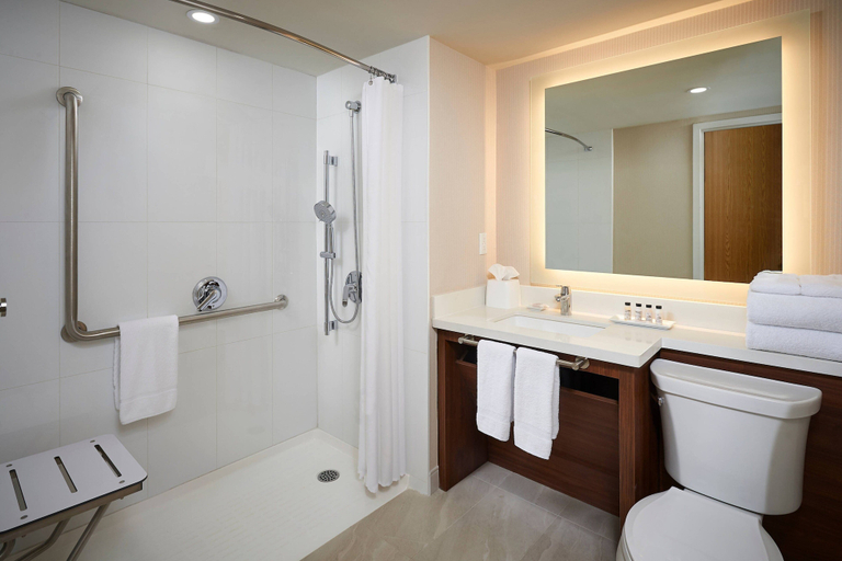 Bathroom 3, Delta Hotels by Marriott Toronto Mississauga, Peel