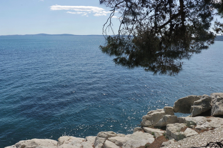 Others 3, Beachfront Apartment With Balcony and Parking, Split