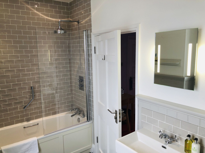 Bathroom 4, Harbourmaster, Ceredigion
