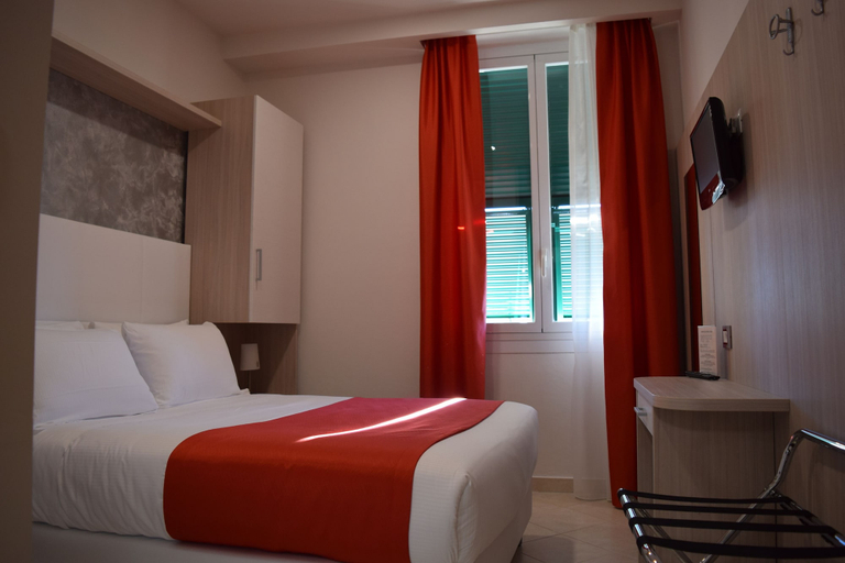 Bedroom 3, Hotel Lido, Savona