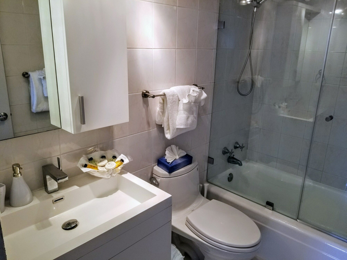 Bathroom 4, Alexander 604 3 Bedroom Apts by RedAwning, Miami-Dade
