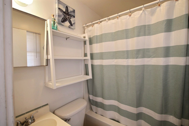 Bathroom, 8 The Boat House Studio Bedroom Condo by RedAwning, Dare