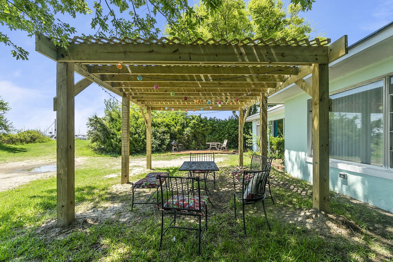 Property grounds 3, Charming Waterfront 3 Bedroom Cabin by RedAwning, Norfolk