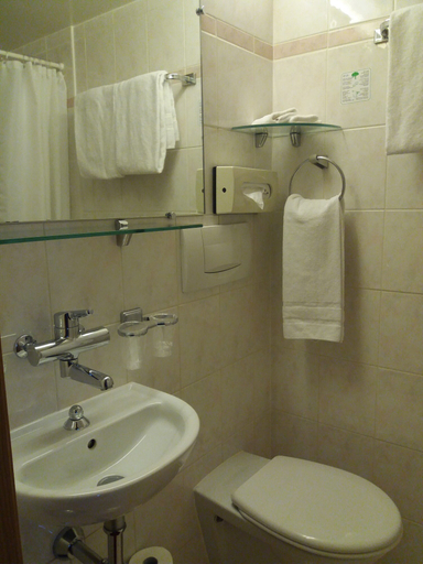 Bathroom 5, Hotel Astoria, Genève