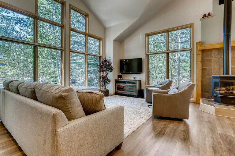 Living room 5, Frisco Cedar 225 4 Bedroom Home by RedAwning, Summit