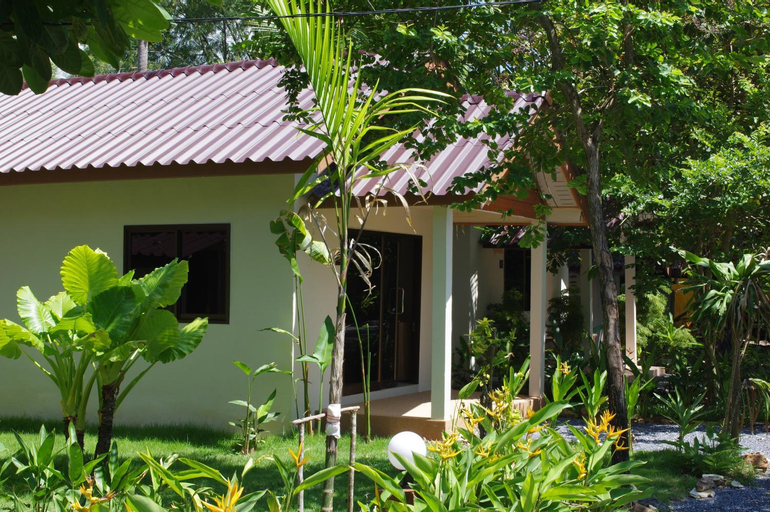 Exterior 6