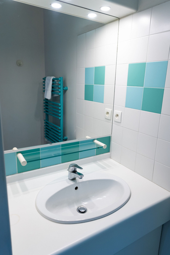 Bathroom 4, Azureva Tregunc, Finistère