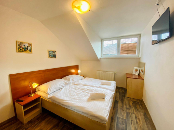 Bedroom 2, Hotel Restaurant Svejk, Sokolov