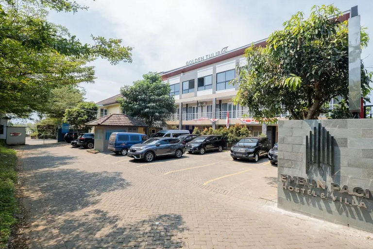 Exterior & Views 21