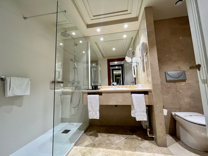 Bathroom 5, Hotel Bahia, Cantabria