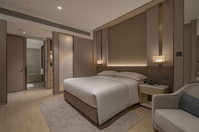 Bedroom 3, DoubleTree by Hilton Shenzhen Nanshan Hotel & Residences, Shenzhen