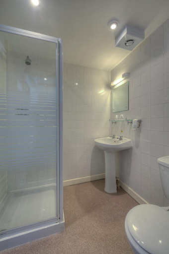 Bathroom 3, Elms Hotel by Good Night Inns, Nottinghamshire