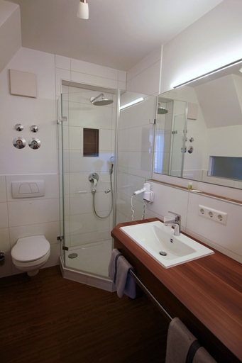 Bathroom 5, Hotel Wirtshaus Krone, Bodenseekreis