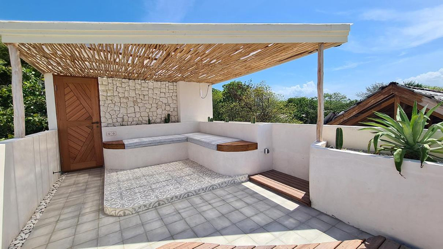 Others 3, Shore Thing Gili Air Beachfront Apartment, Lombok