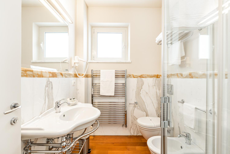 Bathroom 9