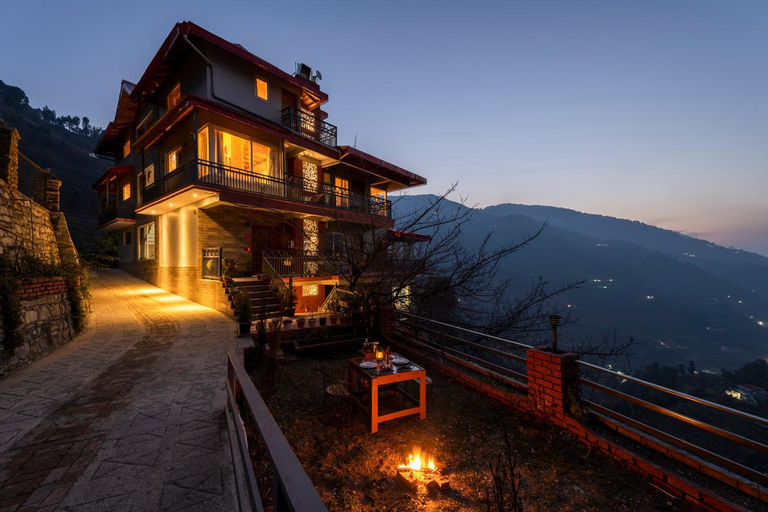 Exterior & Views