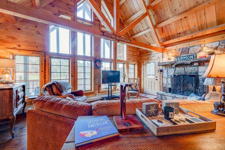 Mount Snow Cabin with Private Hot Tub by RedAwning, Windham