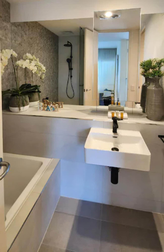Bathroom 10